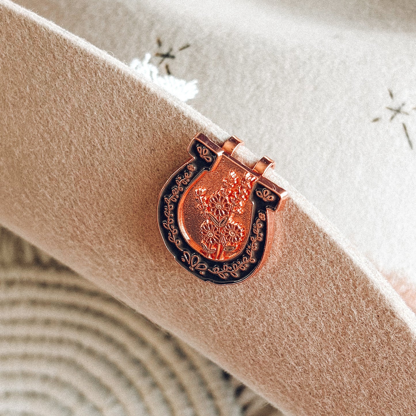Lucky Horseshoe Enamel Hat Clip